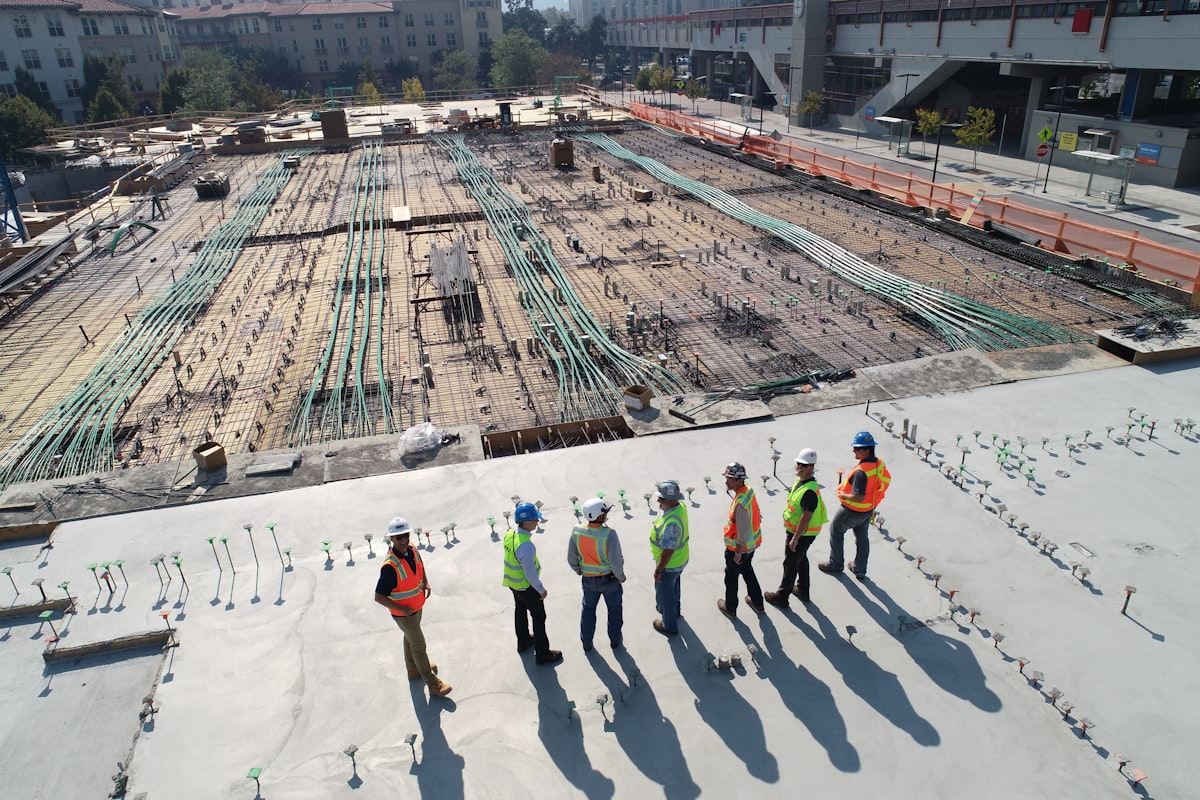 Chargé de projet construction sur chantier avec Viridem
