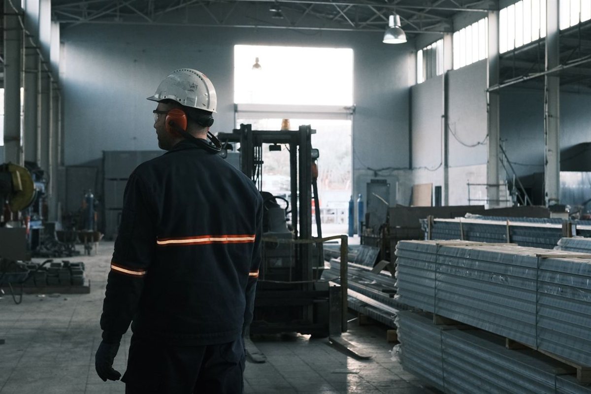 Operator on a manufacturing floor with Viridem
